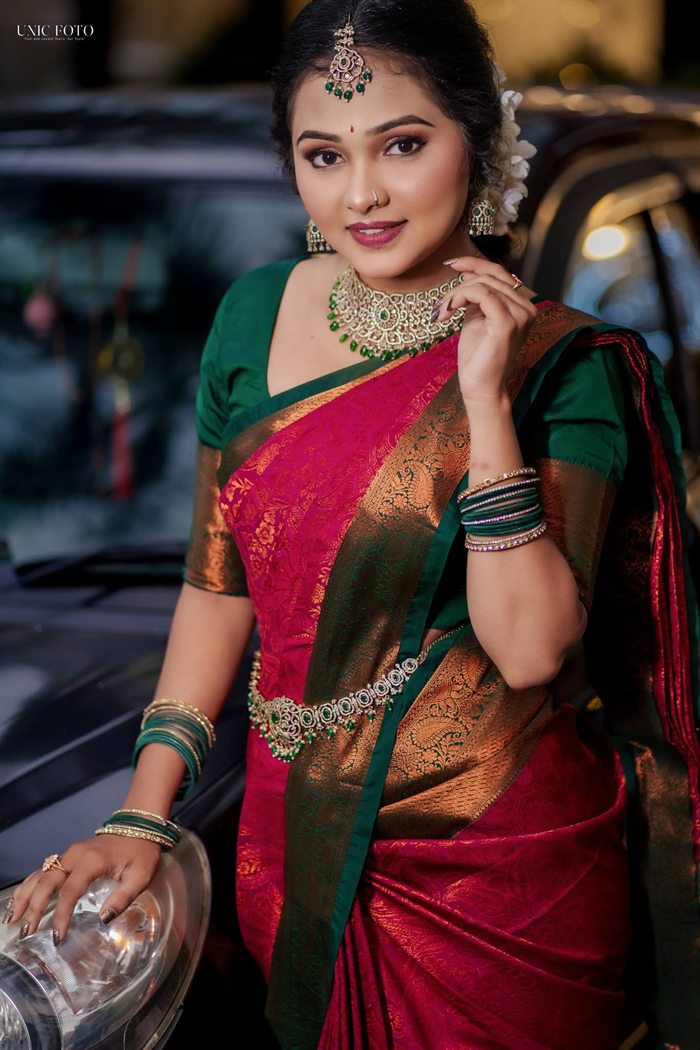 Bridal portrait in pink and green saree with diamond jewellery, Jaffna